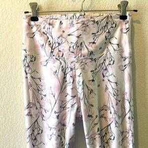 Women's athletic leggings